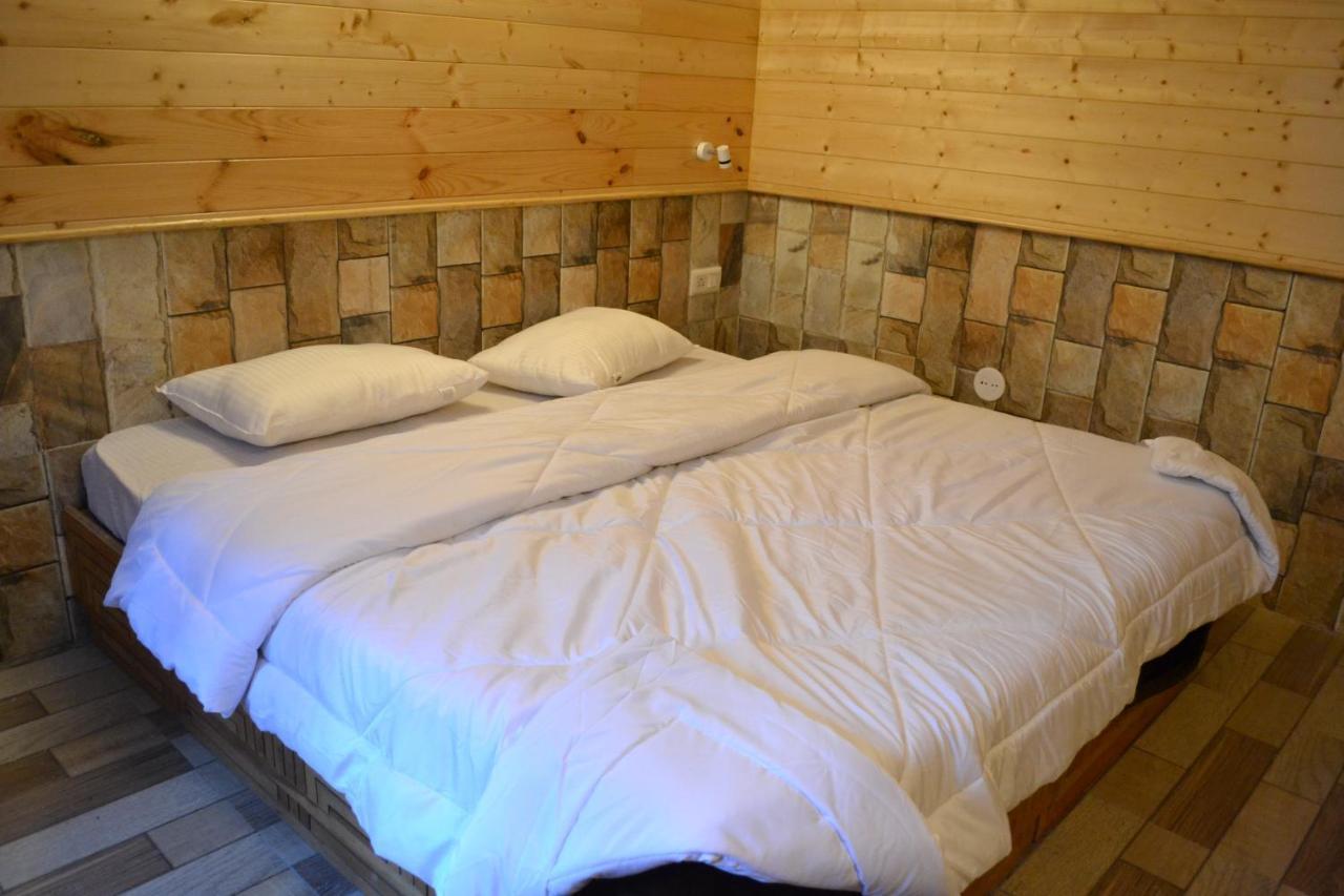 Forest Wood Cottage Manāli Exteriör bild