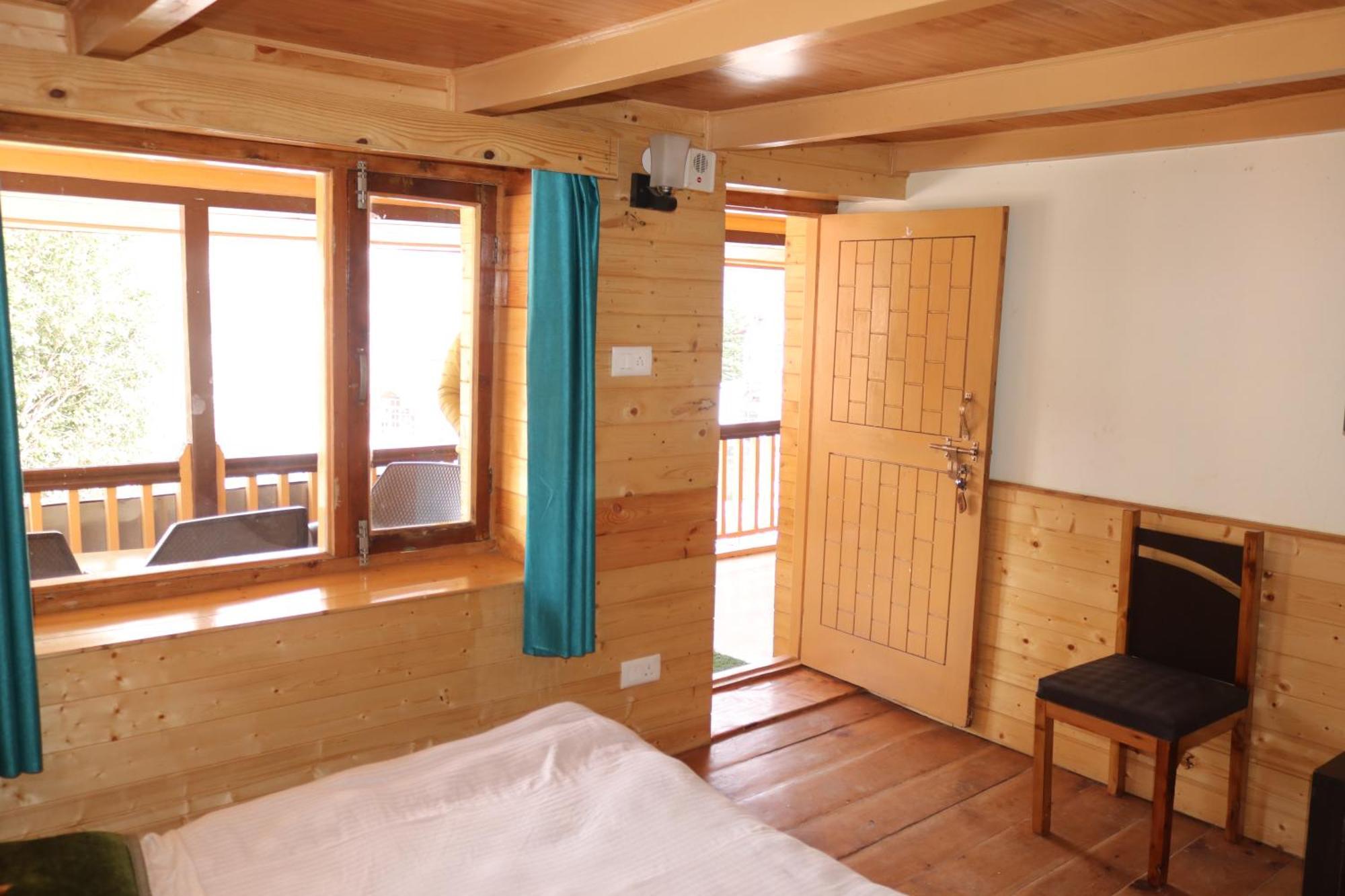 Forest Wood Cottage Manāli Exteriör bild